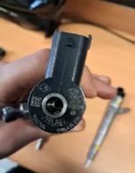 Wtryskiwacze BOSCH 0445110338 – Opel Vivaro, Renault Trafic - obrazek 3