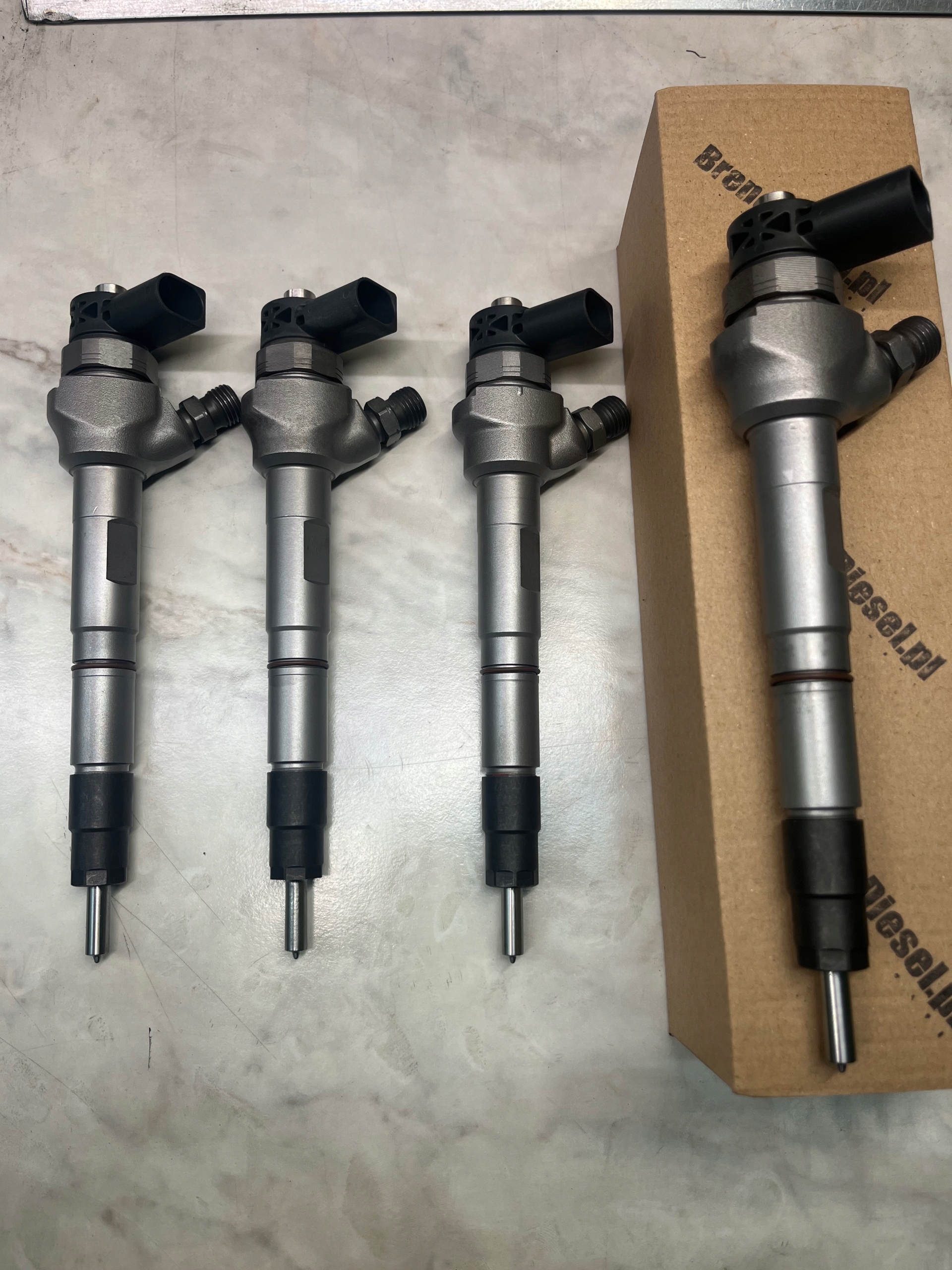 Wtryskiwacz BOSCH 0445110369, 03L130277J 2.0TDI